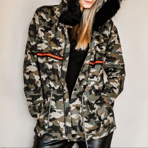 Camo Faux Fur Hooded Parka‎ - Picture 1 of 15